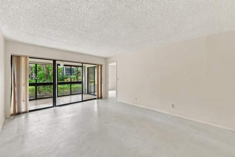 5640 Fairway Park Drive #101, Boynton Beach FL - photo 8 of 36