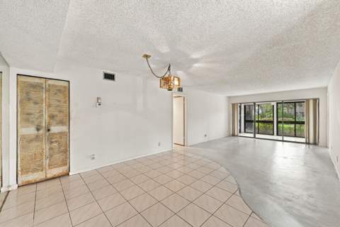 5640 Fairway Park Drive #101, Boynton Beach FL - photo 9 of 36