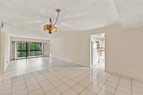 5640 Fairway Park Drive #101, Boynton Beach FL - photo 10 of 36