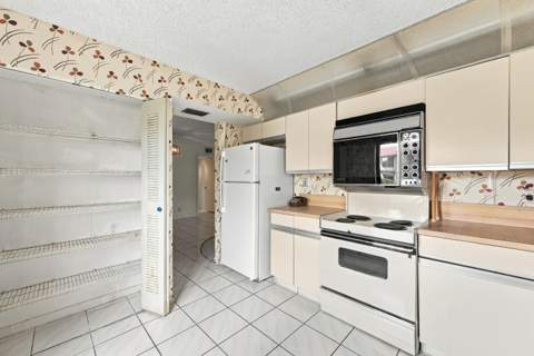 5640 Fairway Park Drive #101, Boynton Beach FL - photo 14 of 36