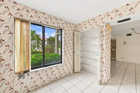 5640 Fairway Park Drive #101, Boynton Beach FL - photo 15 of 36