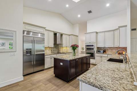 4129 Saint Andrews Drive, Boynton Beach FL - photo 9 of 38