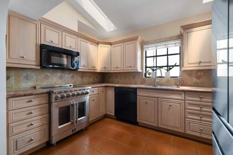 325 Coconut Isle Drive, Fort Lauderdale FL - photo 6 of 35