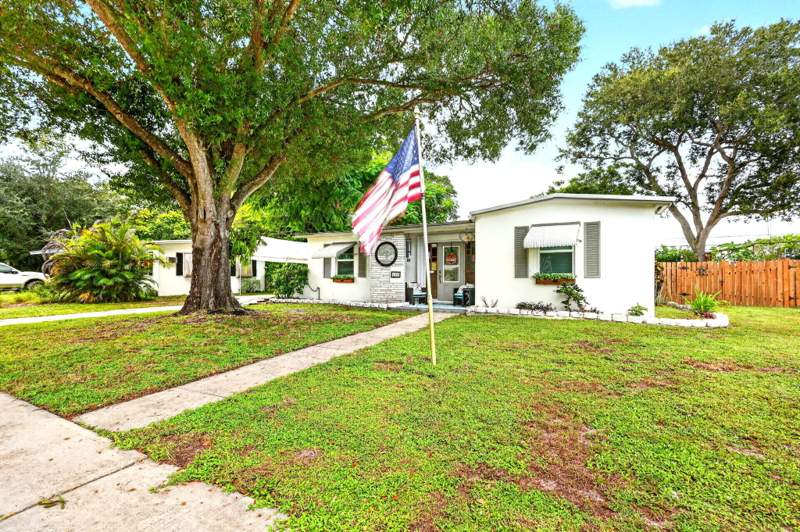 2 bedroom Single Family Residence at 185 SE Serenata Court, River Park Unit 5, Port St. Lucie — photo 3