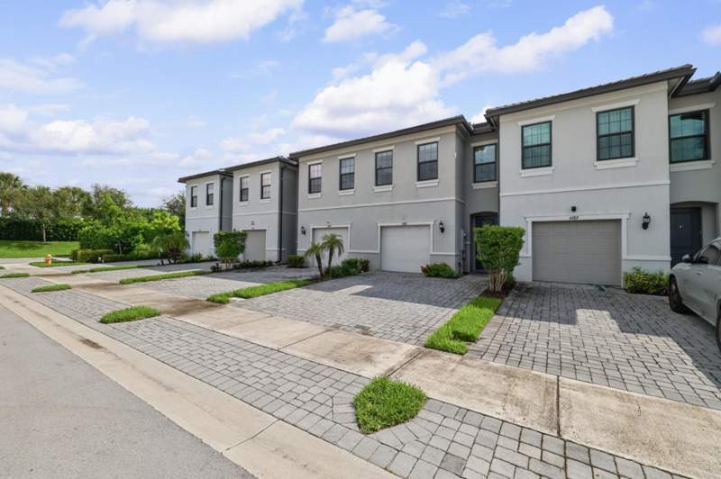 3 bedroom Townhouse at 4488 Appleton Circle, Oak Tree Property Redevelopment, Oakland Park — photo 3