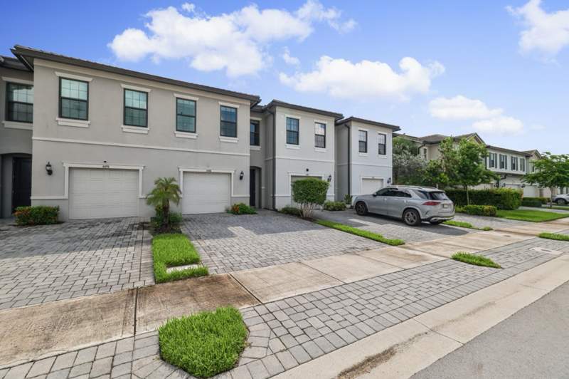 3 bedroom Townhouse at 4488 Appleton Circle, Oak Tree Property Redevelopment, Oakland Park — photo 5