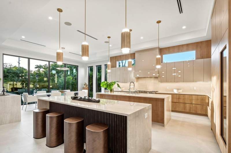 5 bedroom Single Family Residence at 399 NE Spanish Court, Boca Raton Riviera Unit C, Boca Raton — photo 4