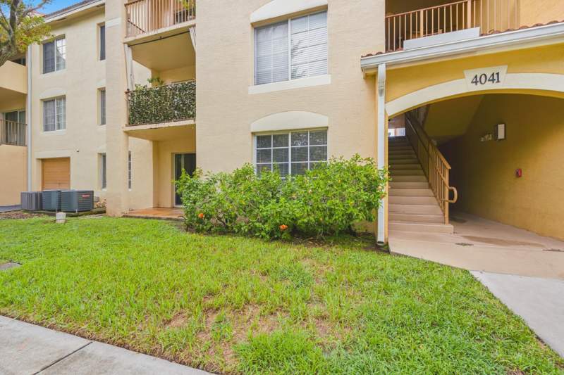 2 bedroom Condominium at 4041 San Marino Boulevard #105, Emerald Isle At Laguna Lakes Condo, West Palm Beach — photo 3