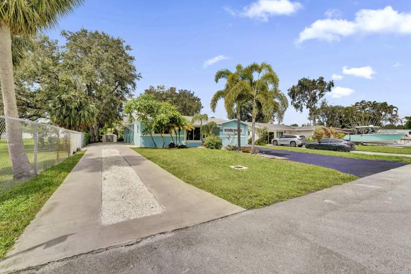 4 bedroom Single Family Residence at 5081 SW 29th Way, Parkview Manor, Dania Beach — photo 4