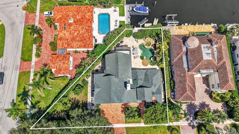 5 bedroom Single Family Residence at 771 NE 33rd Street, Lake Rogers Isle Unit A, Boca Raton — photo 3