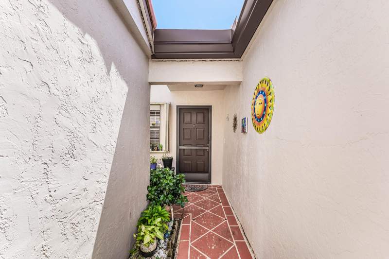 2 bedroom Villa at 6375 Kings Gate Circle, Huntington Pointe, Delray Beach — photo 2