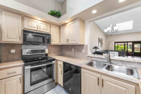 6375 Kings Gate Circle, Delray Beach FL - photo 6 of 46