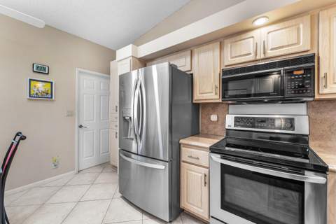6375 Kings Gate Circle, Delray Beach FL - photo 8 of 46