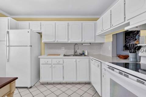 125 Lake Anne Drive #125, West Palm Beach FL - photo 13 of 37