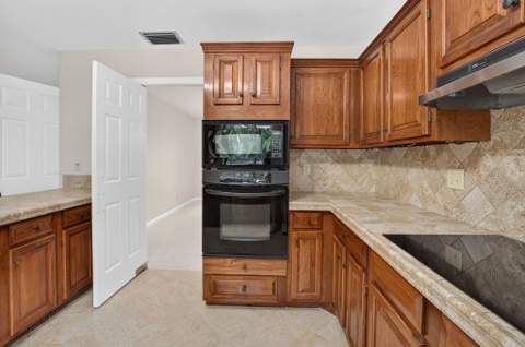 4441 Saint Andrews Drive, Boynton Beach FL - photo 6 of 48