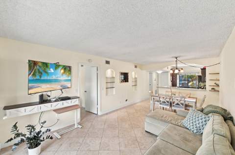 6585 Somerset Drive #102, Boca Raton FL - photo 7 of 29