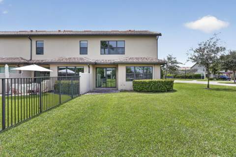 8245 Cadre Noir Road, Lake Worth FL - photo 10 of 96