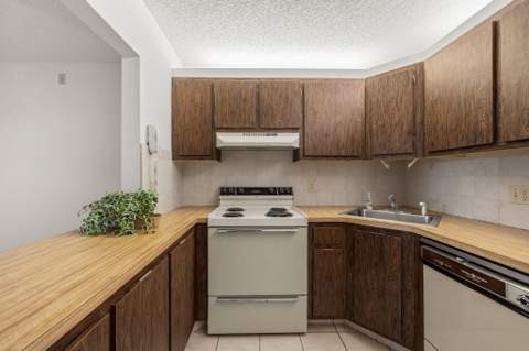 324 Knotty Pine Circle #B-2, Greenacres FL - photo 13 of 30