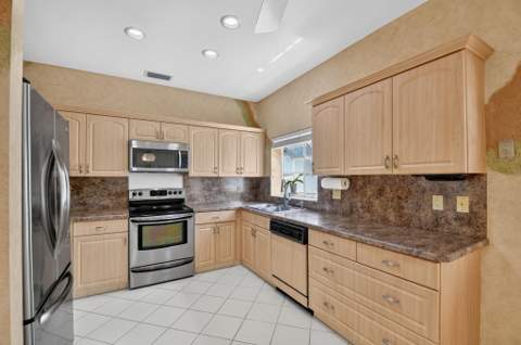 11691 Briarwood Circle #4, Boynton Beach FL - photo 7 of 79