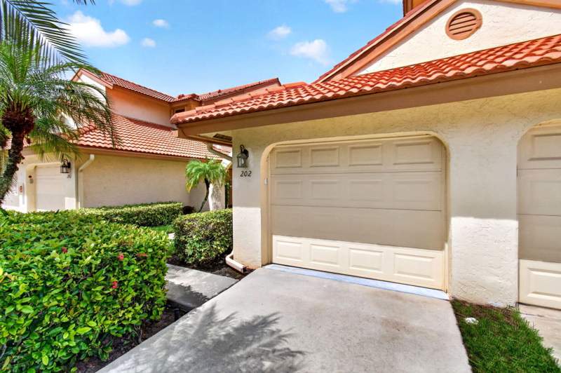 3 bedroom Condominium at 8320 Waterline Drive #202, Harbours At Aberdeen Condo, Boynton Beach — photo 2