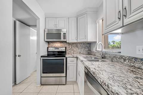 445 Lake Frances Drive #445, West Palm Beach FL - photo 6 of 26