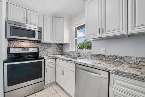 445 Lake Frances Drive #445, West Palm Beach FL - photo 8 of 26