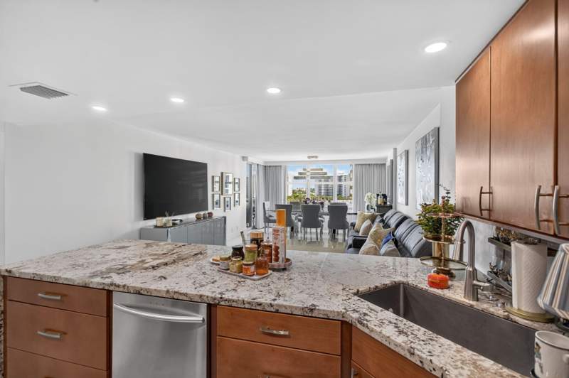 2 bedroom Condominium at 3015 N Ocean Boulevard #8B, Berkley South Condo, Fort Lauderdale — photo 3