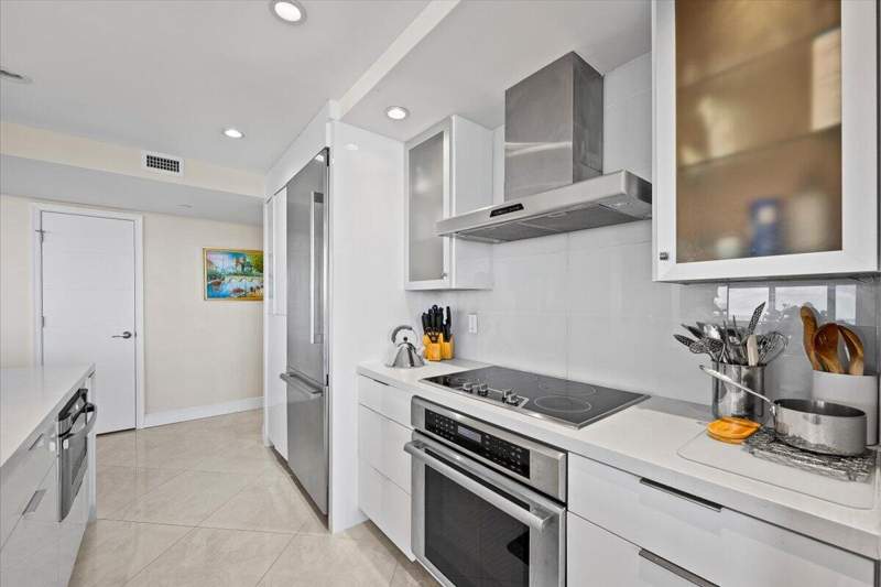2 bedroom Condominium at 4100 N Ocean Drive #2304, Martinique 2 Condo, Singer Island — photo 4