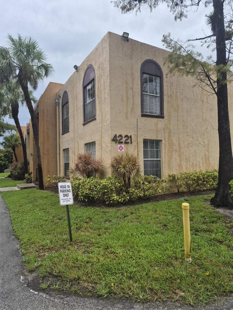 1 bedroom Condominium at 4221 NW 19th Street #286, Wood Hue IV Condo, Lauderhill — photo 2