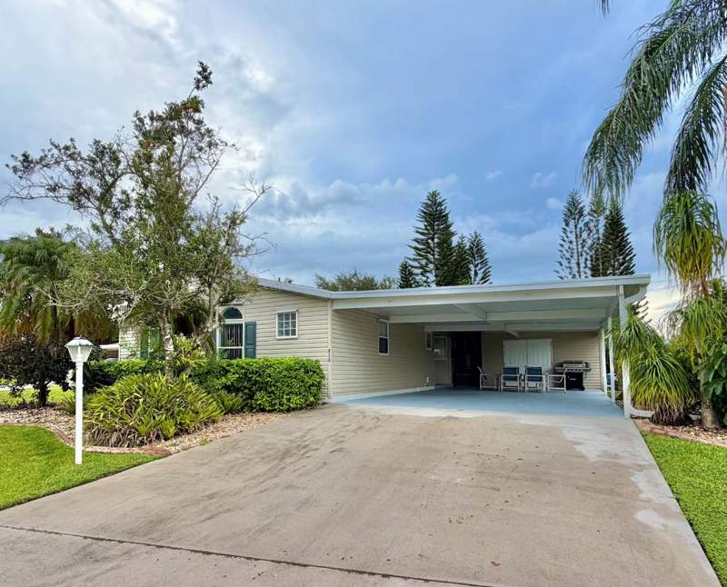 2 bedroom Manufactured Home at 8110 9th Hole Drive, The Links At Savanna Club, Port St. Lucie — photo 2