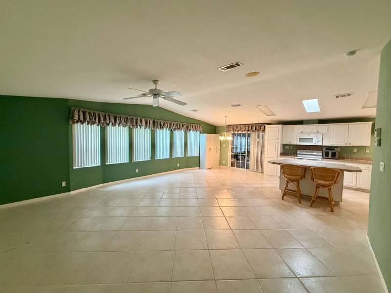 2 bedroom Manufactured Home at 8110 9th Hole Drive, The Links At Savanna Club, Port St. Lucie — photo 4