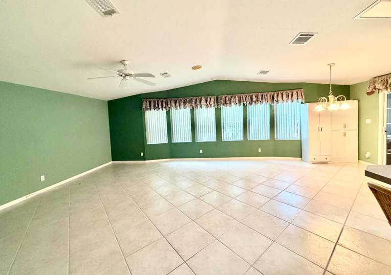 2 bedroom Manufactured Home at 8110 9th Hole Drive, The Links At Savanna Club, Port St. Lucie — photo 3