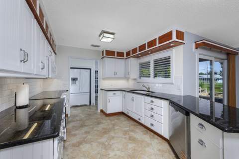 1617 SE North Blackwell Drive, Port St. Lucie FL - photo 9 of 40