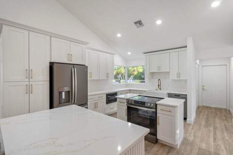 107 Golfview Court, Palm Beach Gardens FL - photo 17 of 50