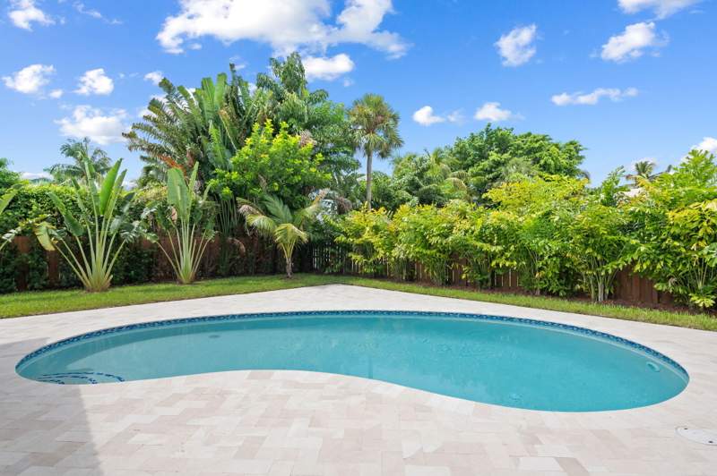 3 bedroom Single Family Residence at 800 SW 4th Street, Royal Oak Hills 2nd Sec, Boca Raton — photo 5