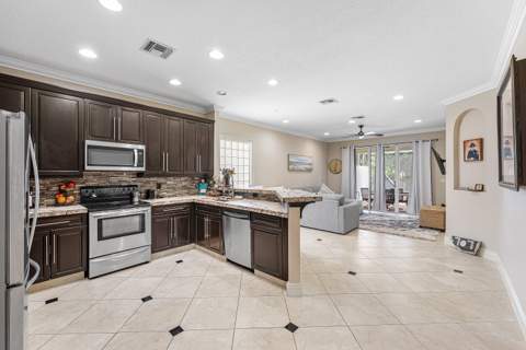310 Venice Boulevard #310, Royal Palm Beach FL - photo 13 of 34