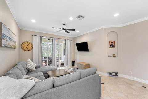 310 Venice Boulevard #310, Royal Palm Beach FL - photo 16 of 34