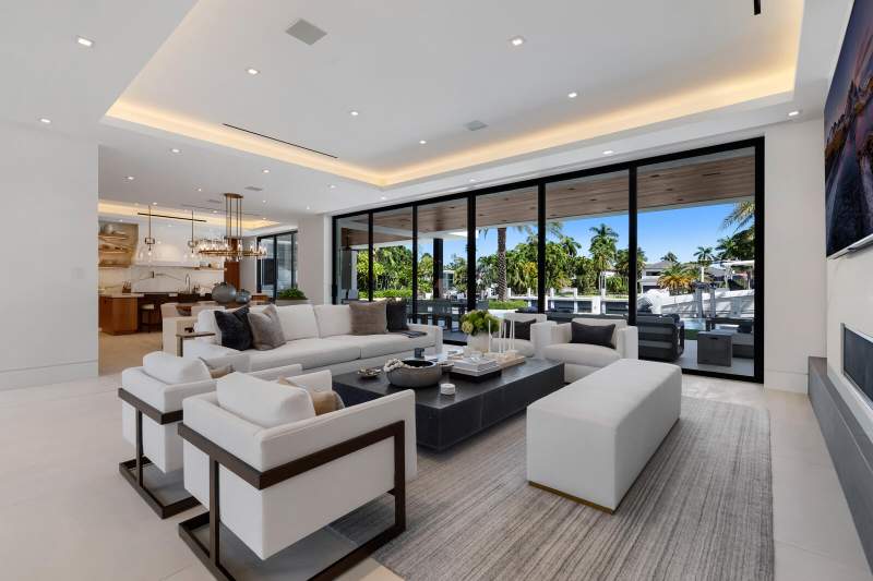 5 bedroom Single Family Residence at 2423 Castilla Isle, Lauderdale Shores Reamen Plat, Fort Lauderdale — photo 2