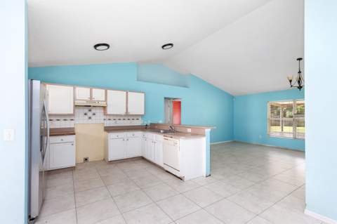 1098 SW SW Du Bois Avenue, Port St. Lucie FL - photo 6 of 15