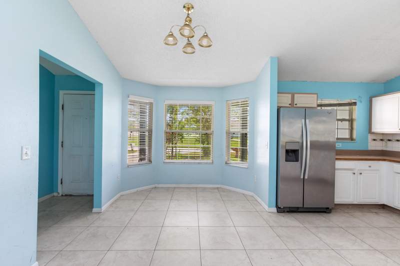 3 bedroom Single Family Residence at 1098 SW SW Du Bois Avenue, Port St Lucie Section 16, Port St. Lucie — photo 2