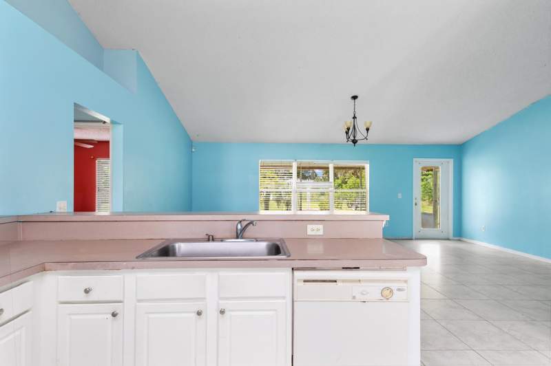 3 bedroom Single Family Residence at 1098 SW SW Du Bois Avenue, Port St Lucie Section 16, Port St. Lucie — photo 4