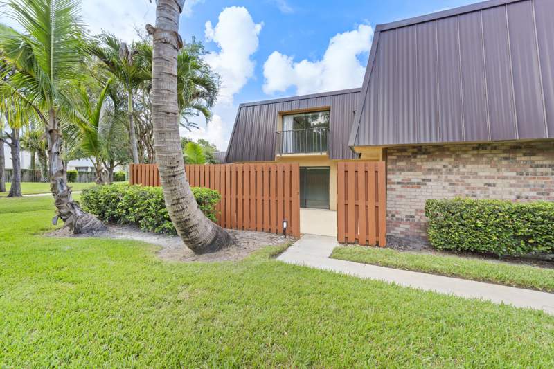 2 bedroom Townhouse at 5726 SE Windsong Lane ##324, Emerald Lakes, Stuart — photo 2