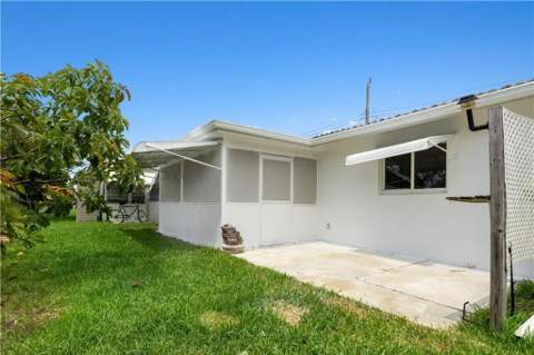 5207 NW 28th Avenue, Tamarac FL - photo 11 of 13