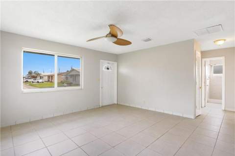 5207 NW 28th Avenue, Tamarac FL - photo 6 of 13