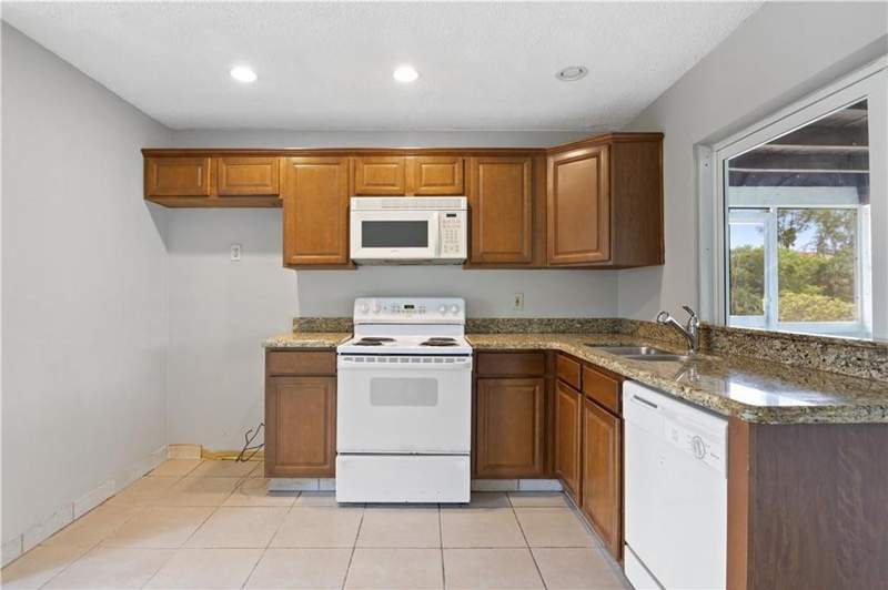 2 bedroom Single Family Residence at 5207 NW 28th Avenue, Tamarac Lakes North, Tamarac — photo 4