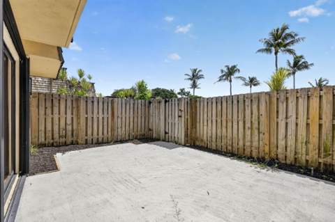 126 Lake Arbor Drive, Palm Springs FL - photo 11 of 35