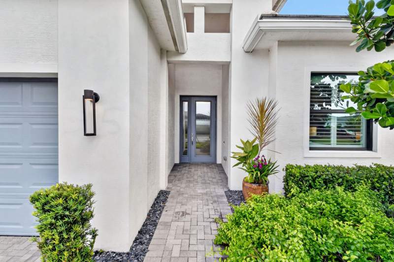 3 bedroom Single Family Residence at 15811 Key Biscayne Lane, Cresswind Palm Beach Phase 3, Westlake — photo 4
