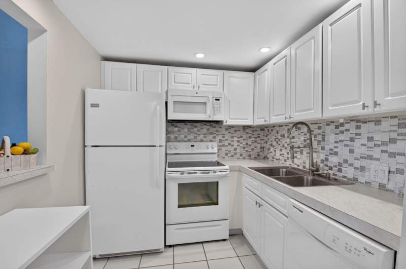 1 bedroom Condominium at 591 Fanshaw O, Fanshaw At Century Village Condo, Boca Raton — photo 4