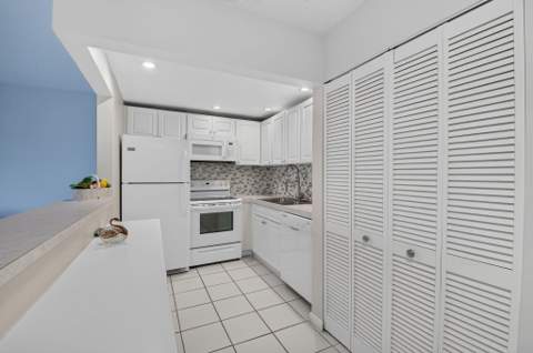 591 Fanshaw O, Boca Raton FL - photo 6 of 86
