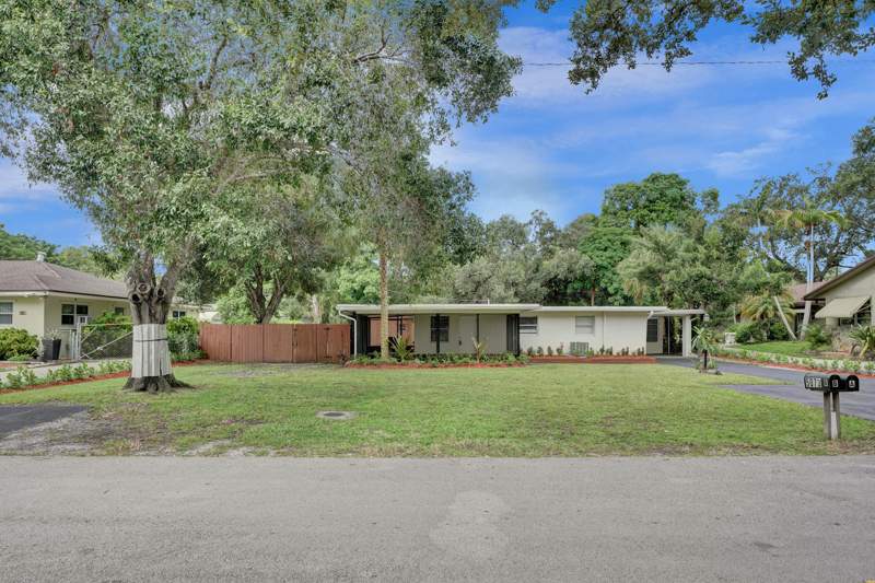 4 bedroom Single Family Residence at 5073 SW 28th Avenue, Seminole Park, Dania Beach — photo 5